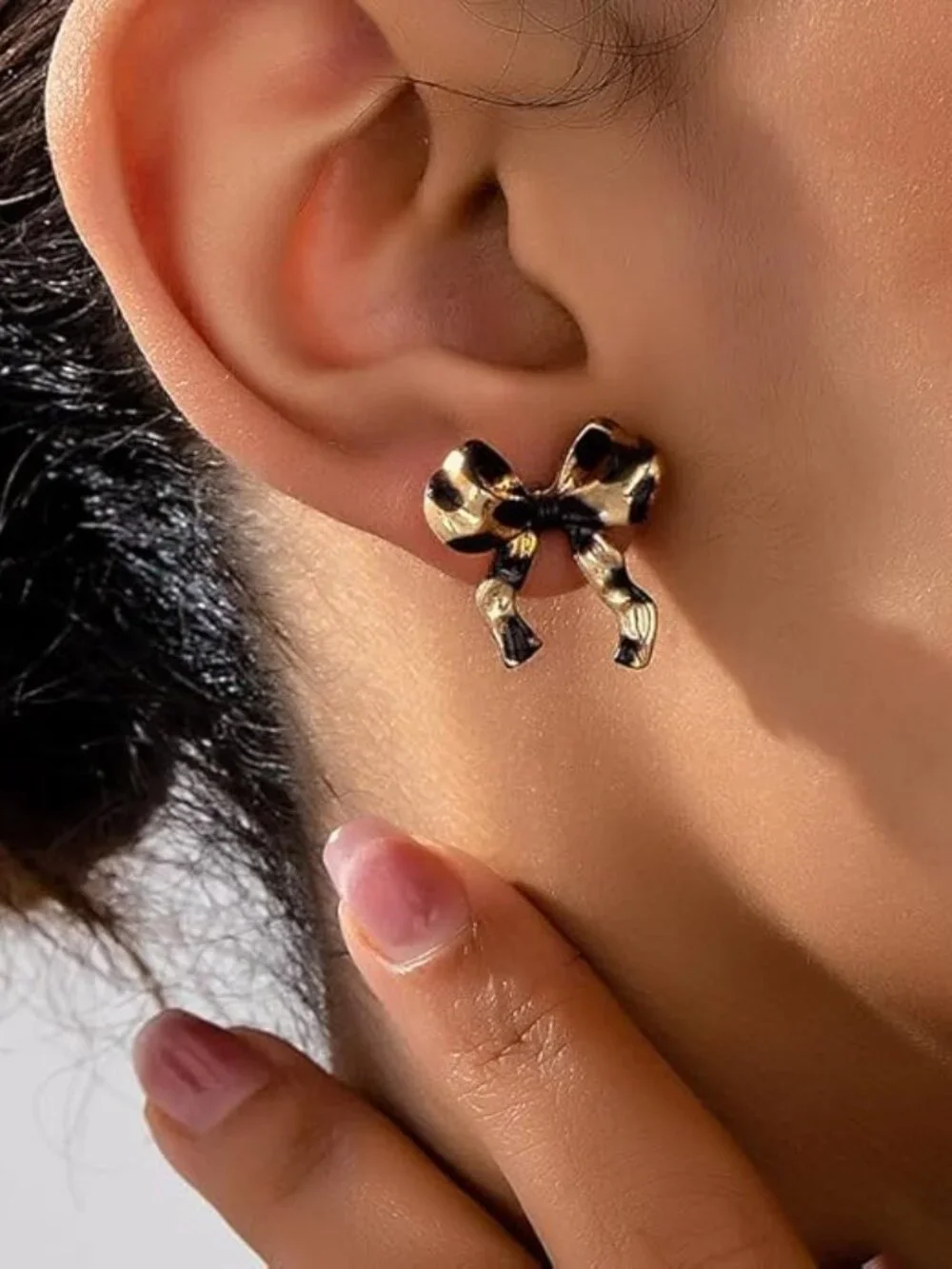 Super cute 🎀 Leopard Print Bow Stud Earrings - Gold and Black earring pair - Picture 3 of 3